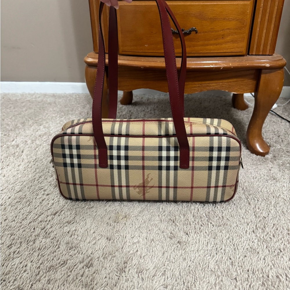 Burberry horseferry Beige and Red Checkered zippered bag